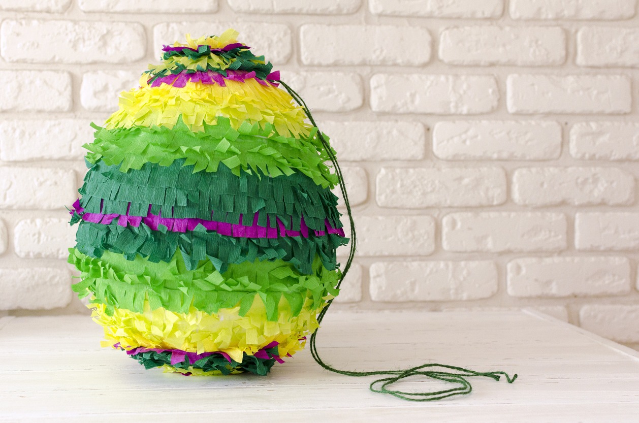 Piñata, Colored paper piñata
