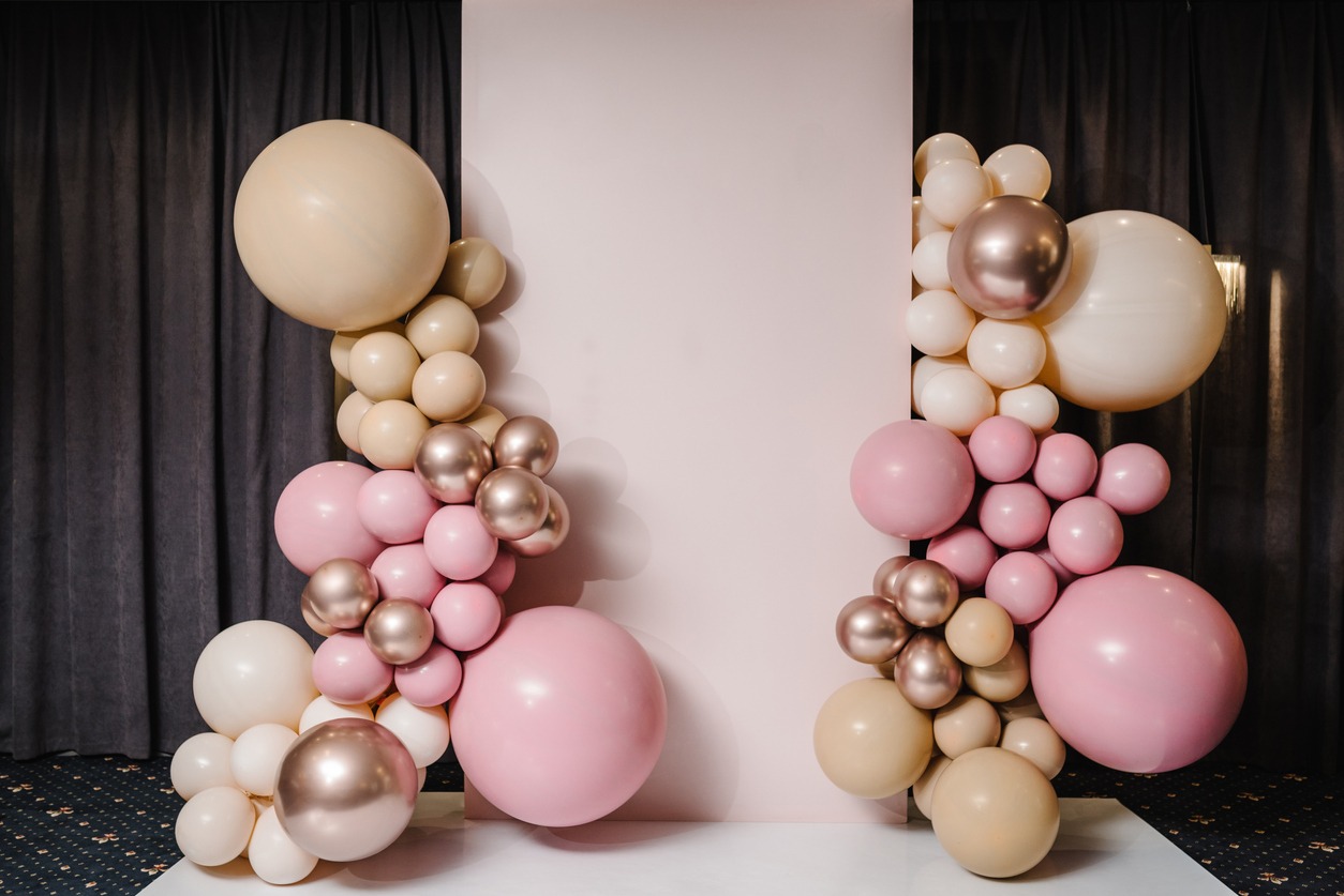 Balloon garland, Wedding reception decoration