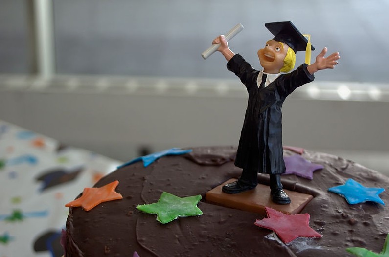 A graduation cake