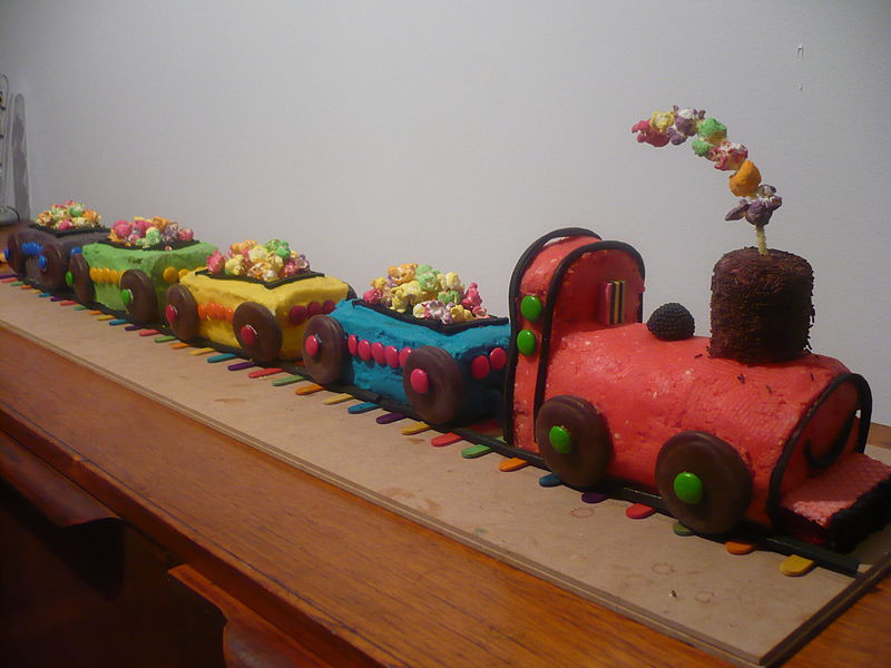A-homemade-train-cake