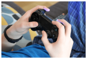 Tips-for-Hosting-a-Kids-Gaming-Party-300x203