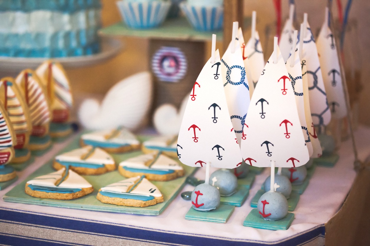Sailboat-shaped-cookies-with-other-desserts
