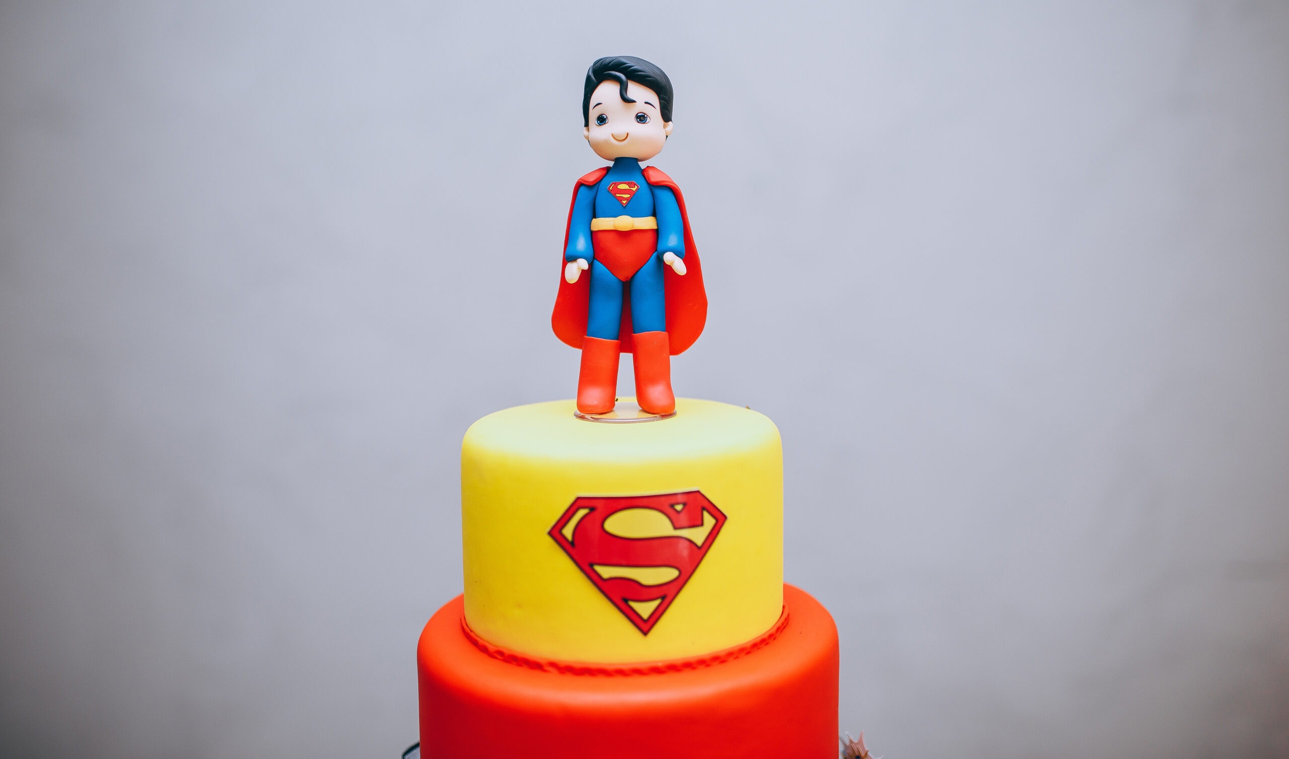 Superman-themed cake with Superman figurine on top