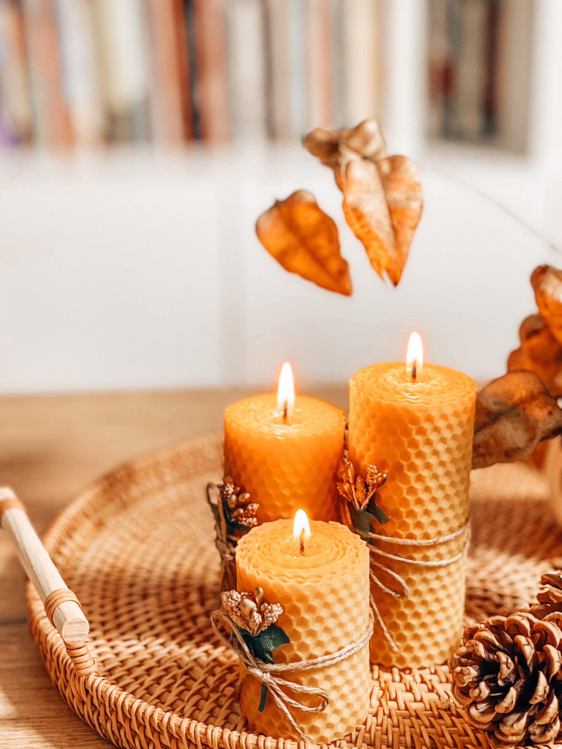 photo autumn decoration with beeswax candle